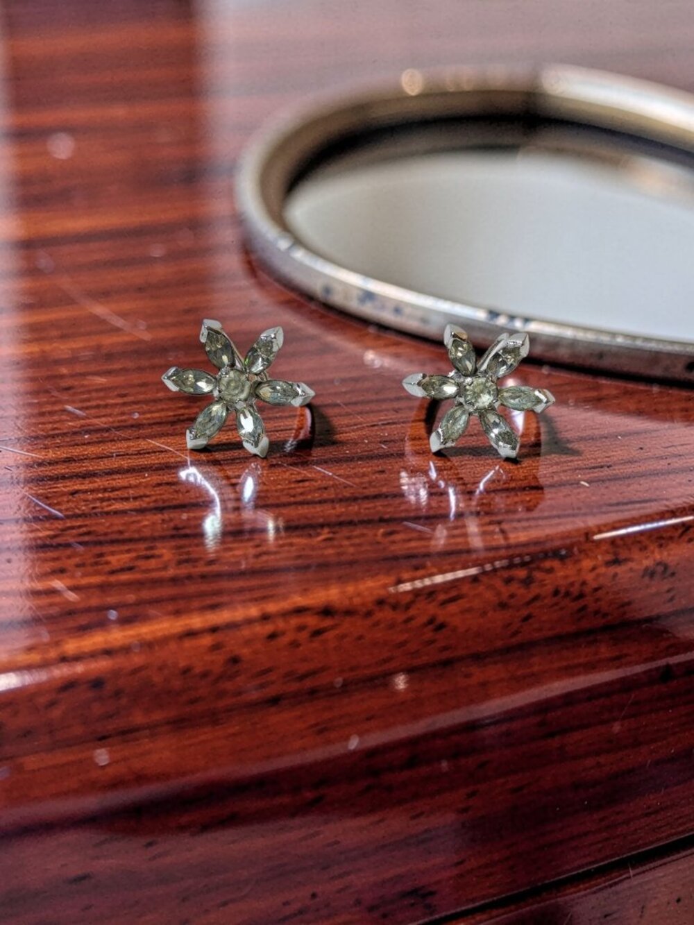 Vintage 1942-1945 Signed Eisenberg  E. Stunning Floral Iridescent Screw Back Ear